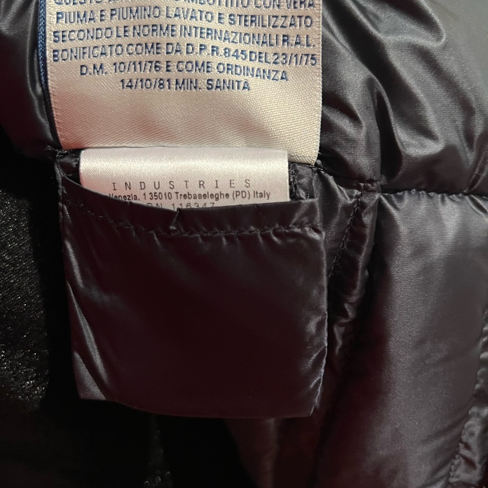 Moncler authentic jacket - Picture 8 of 13